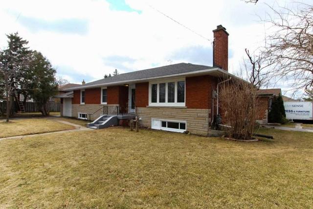 80 Barrymore Rd, House detached with 3 bedrooms, 3 bathrooms and 1 parking in Toronto ON | Image 2