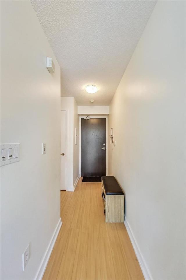 1102 - 25 Capreol Crt, Condo with 1 bedrooms, 1 bathrooms and 1 parking in Toronto ON | Image 4