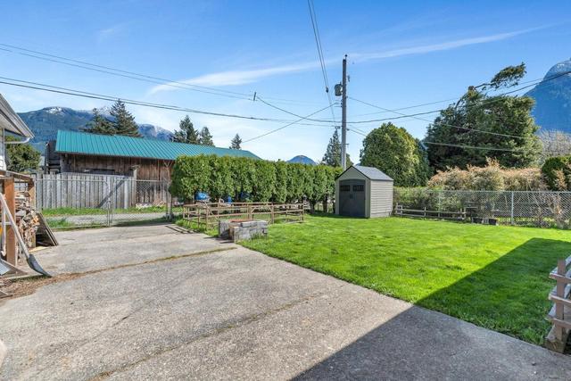 477 3rd Avenue, House detached with 3 bedrooms, 2 bathrooms and null parking in Hope BC | Image 32