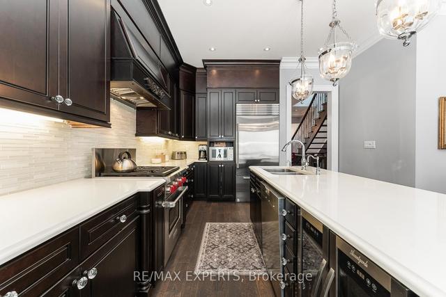 9 Fairholme Ave, House detached with 3 bedrooms, 4 bathrooms and 4 parking in Toronto ON | Image 3