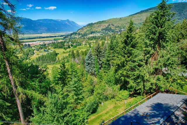 4744 Highway 3a, House detached with 3 bedrooms, 1 bathrooms and 5 parking in Central Kootenay A BC | Image 19