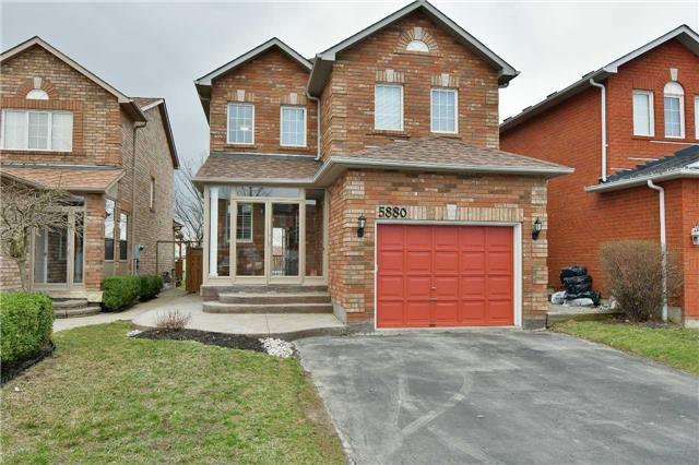5880 Sidmouth St, House detached with 3 bedrooms, 4 bathrooms and 4 parking in Mississauga ON | Image 1