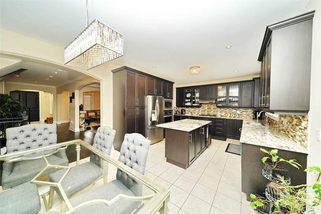 17 Skyline Tr, House detached with 5 bedrooms, 6 bathrooms and 5 parking in King ON | Image 4