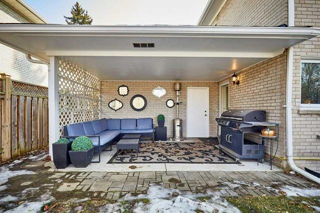 32 Camwood Cres, House detached with 4 bedrooms, 3 bathrooms and 4 parking in Toronto ON | Image 17