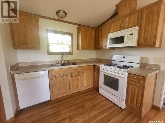215 Main Street, Home with 3 bedrooms, 2 bathrooms and null parking in Estevan No. 5 SK | Image 21