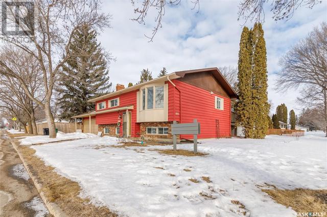 801 V Avenue N, House detached with 4 bedrooms, 3 bathrooms and null parking in Saskatoon SK | Image 4