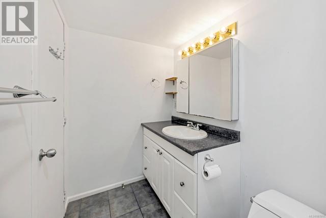 542 Carnation Pl, Condo with 2 bedrooms, 1 bathrooms and 1 parking in Saanich BC | Image 18