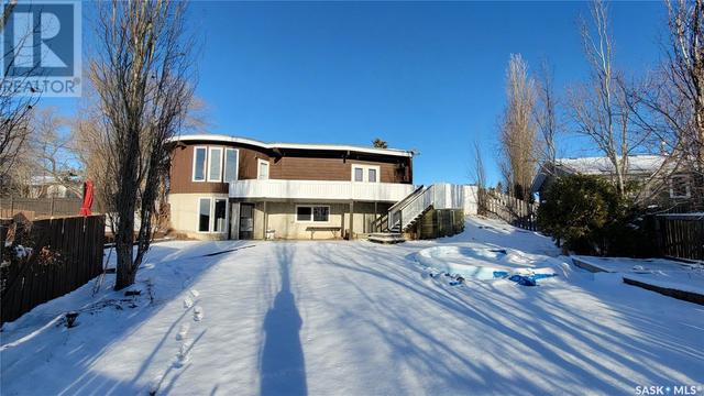 335 Yukon Avenue, House detached with 5 bedrooms, 3 bathrooms and null parking in Kerrobert SK | Image 41