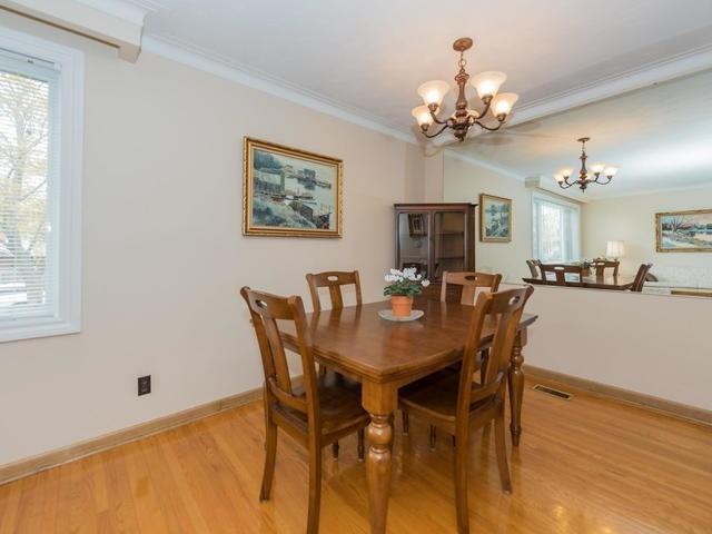124 Thicketwood Dr, House detached with 3 bedrooms, 2 bathrooms and 3 parking in Toronto ON | Image 4