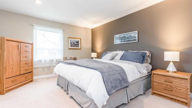 1569 Killarney Beach Rd, House detached with 4 bedrooms, 2 bathrooms and 12 parking in Innisfil ON | Image 2