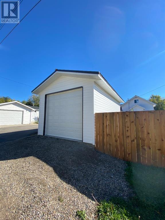 4812 46 Street, House detached with 2 bedrooms, 1 bathrooms and 3 parking in Rocky Mountain House AB | Image 7