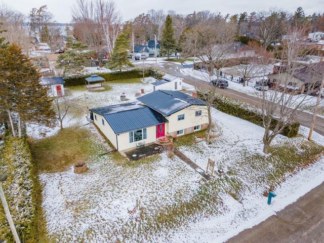 3 Teepee Crt, House detached with 3 bedrooms, 1 bathrooms and 3 parking in Kawartha Lakes ON | Image 12