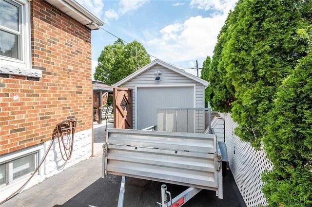 161 Adair Ave S, House detached with 3 bedrooms, 2 bathrooms and 5 parking in Hamilton ON | Image 35