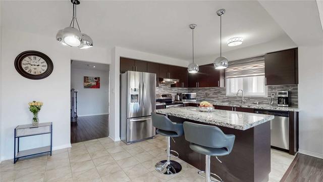 139 Russel Dr, House semidetached with 4 bedrooms, 4 bathrooms and 3 parking in Bradford West Gwillimbury ON | Image 3