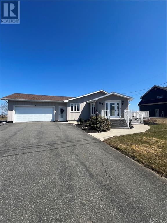 647 Rue Baie, House detached with 2 bedrooms, 1 bathrooms and null parking in Beresford NB | Image 2