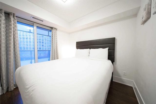 404 - 300 Front St W, Condo with 3 bedrooms, 2 bathrooms and 1 parking in Toronto ON | Image 15