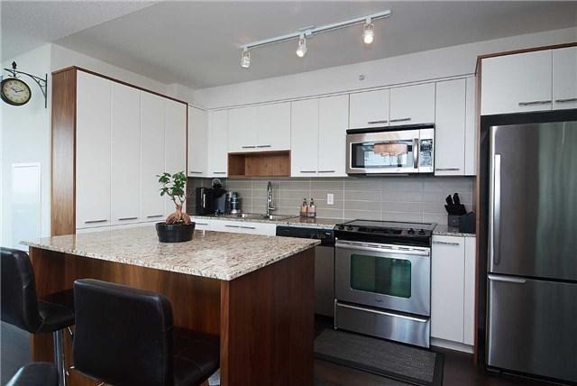 1004 - 1 Valhalla Inn Rd, Condo with 2 bedrooms, 2 bathrooms and 1 parking in Toronto ON | Image 4