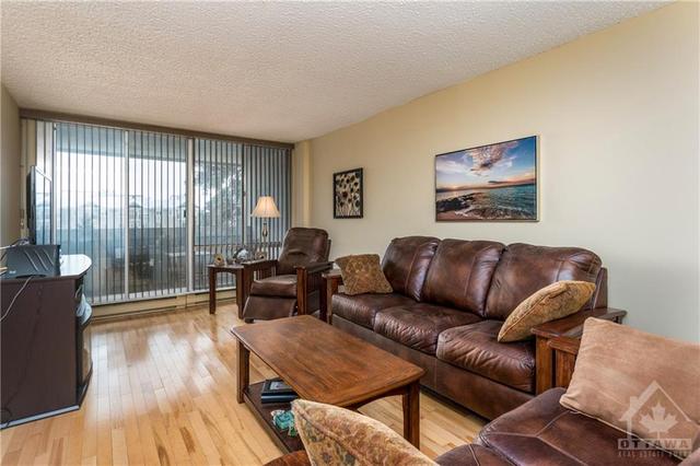 505 - 530 Laurier Avenue W, Condo with 2 bedrooms, 2 bathrooms and 1 parking in Ottawa ON | Image 9