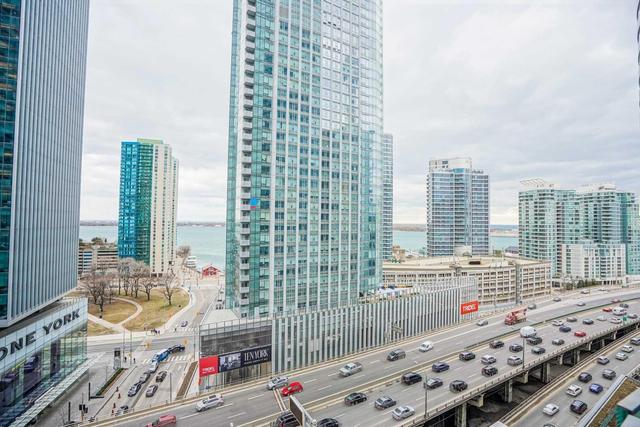 1202 - 14 York St, Condo with 2 bedrooms, 2 bathrooms and 1 parking in Toronto ON | Image 24