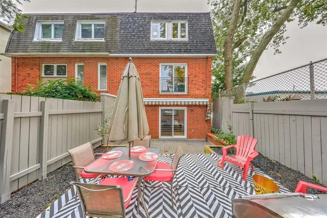 19 Deal Ave, House semidetached with 3 bedrooms, 2 bathrooms and 1 parking in Toronto ON | Image 11