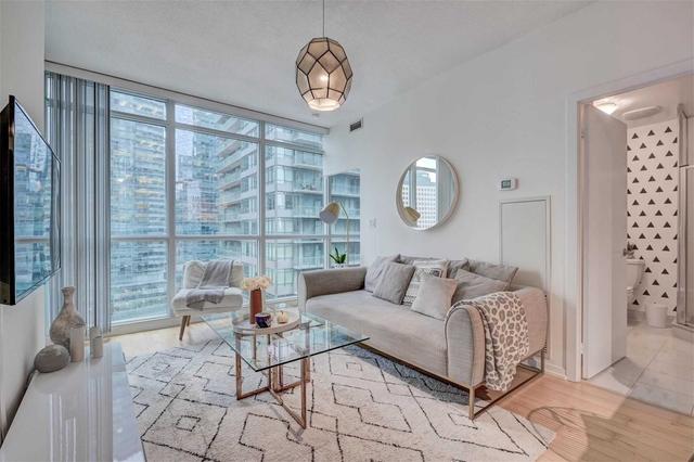 1701 - 65 Bremner Blvd, Condo with 2 bedrooms, 2 bathrooms and 1 parking in Toronto ON | Image 16