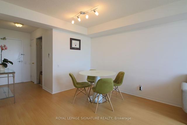 2210 - 8 Hillcrest Ave, Condo with 2 bedrooms, 2 bathrooms and 1 parking in Toronto ON | Image 19