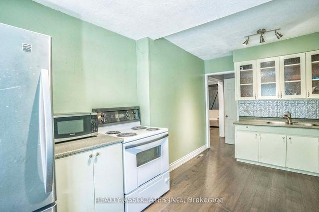 36 Amiens Rd, House detached with 3 bedrooms, 1 bathrooms and 2 parking in Toronto ON | Image 7