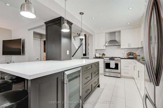 2 Lynedock Cres, House semidetached with 3 bedrooms, 3 bathrooms and 4 parking in Toronto ON | Image 28