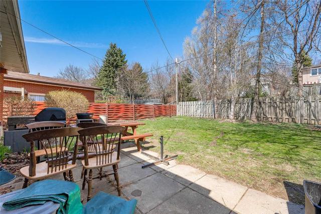 33 Kenwood Cres, House detached with 3 bedrooms, 2 bathrooms and 4 parking in Guelph ON | Image 21
