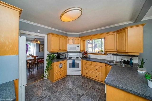 188 Thorold Rd, House detached with 3 bedrooms, 2 bathrooms and 2 parking in Welland ON | Image 3