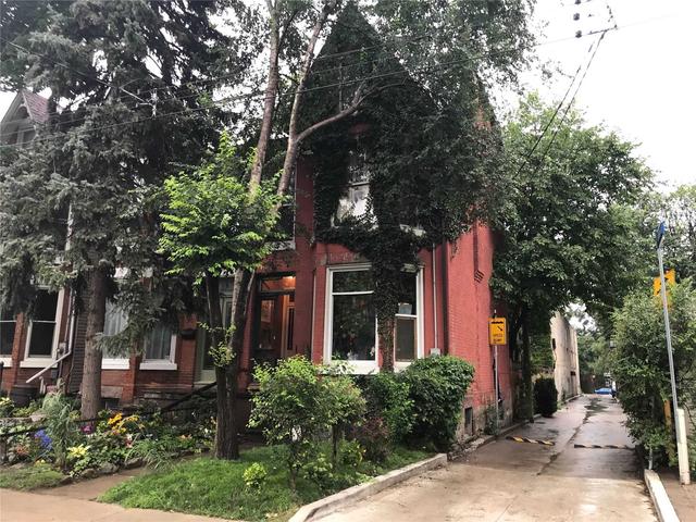 31 Prospect St, House semidetached with 5 bedrooms, 1 bathrooms and 1 parking in Toronto ON | Image 2