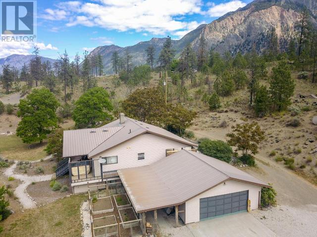 102 Pine Ridge Road, House detached with 2 bedrooms, 3 bathrooms and null parking in Lillooet BC | Image 3