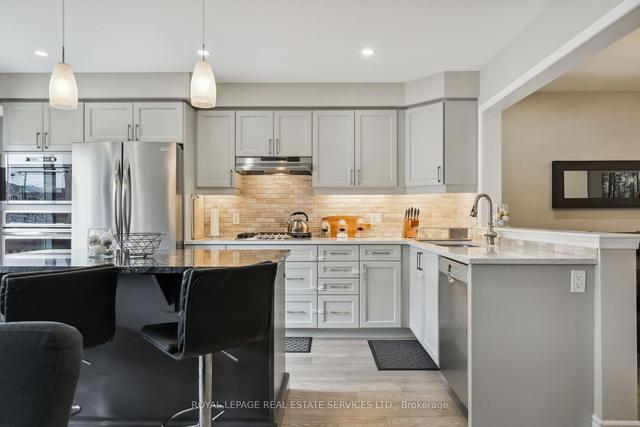 87 Reichert Crt, Townhouse with 3 bedrooms, 3 bathrooms and 2 parking in Milton ON | Image 4