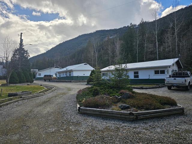 3433 Highway 6, House detached with 3 bedrooms, 3 bathrooms and 20 parking in Central Kootenay E BC | Image 54