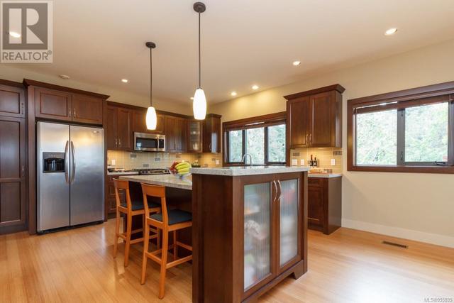 4115 Rogers Ridge, House detached with 4 bedrooms, 4 bathrooms and 2 parking in Saanich BC | Image 8