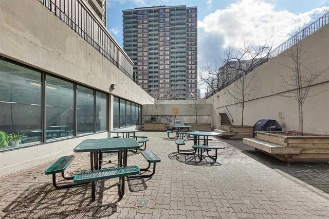 1816 - 40 Homewood Ave, Condo with 2 bedrooms, 1 bathrooms and 1 parking in Toronto ON | Image 16