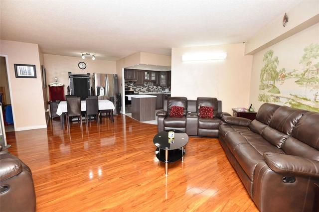 1401 - 380 Dixon Rd, Condo with 2 bedrooms, 1 bathrooms and 1 parking in Toronto ON | Image 4
