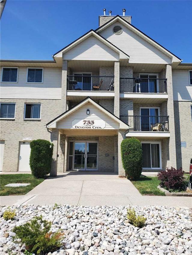 303 - 733 Deveron Cres, Condo with 3 bedrooms, 2 bathrooms and 2 parking in London ON | Card Image