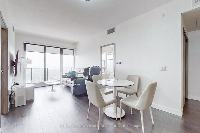 3302 - 95 Mcmahon Dr, Condo with 3 bedrooms, 3 bathrooms and 1 parking in Toronto ON | Image 3