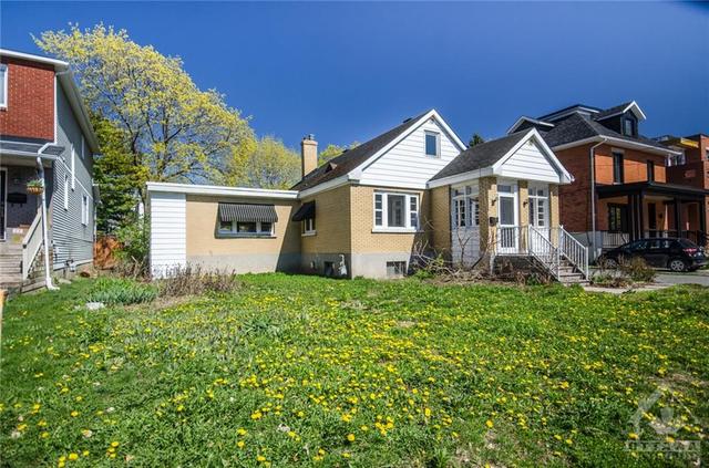 507 Edison Avenue, House detached with 3 bedrooms, 2 bathrooms and 6 parking in Ottawa ON | Image 2