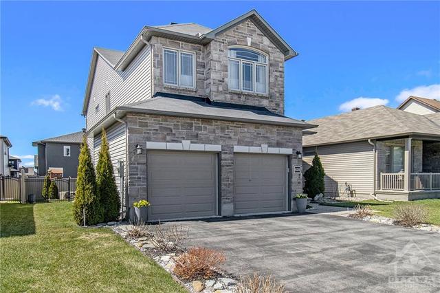 820 Platinum Street, House detached with 3 bedrooms, 3 bathrooms and 6 parking in Clarence Rockland ON | Image 2
