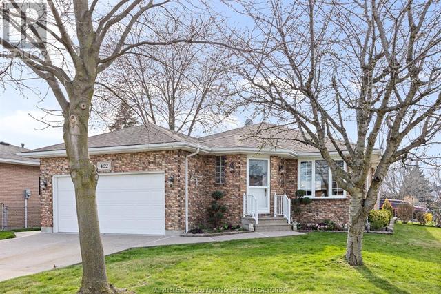 422 Champlain Court, House detached with 3 bedrooms, 2 bathrooms and null parking in Lakeshore ON | Image 1