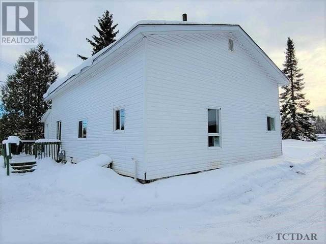 270 Hayes St, House detached with 2 bedrooms, 1 bathrooms and 8 parking in Kirkland Lake ON | Image 4