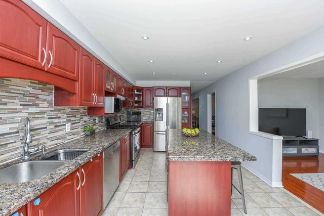31 Lennon Tr, House detached with 4 bedrooms, 5 bathrooms and 5 parking in Brampton ON | Image 31