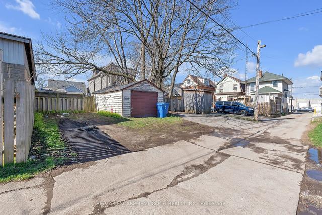 92 Chatham St, House detached with 2 bedrooms, 1 bathrooms and 3 parking in Hamilton ON | Image 21
