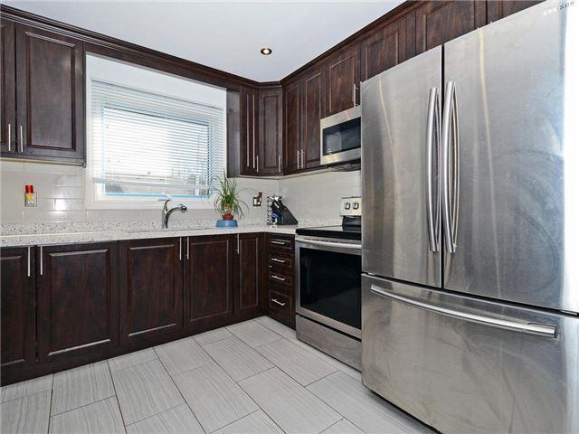 2 Moffatt Crt, House detached with 3 bedrooms, 1 bathrooms and 2 parking in Toronto ON | Image 2