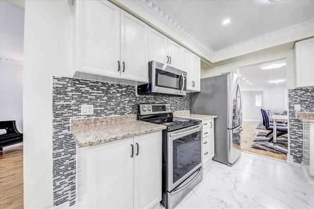 38 Norseman Crt, House detached with 4 bedrooms, 4 bathrooms and 6 parking in Brampton ON | Image 2