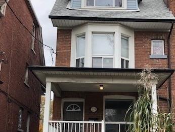 upper 2 - 229 Woodbine Ave, House semidetached with 1 bedrooms, 1 bathrooms and 0 parking in Toronto ON | Image 1