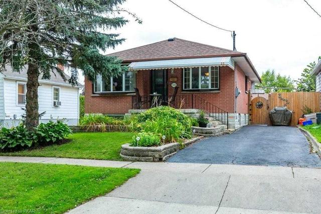 306 Muriel Ave, House detached with 2 bedrooms, 2 bathrooms and 2 parking in Oshawa ON | Image 1