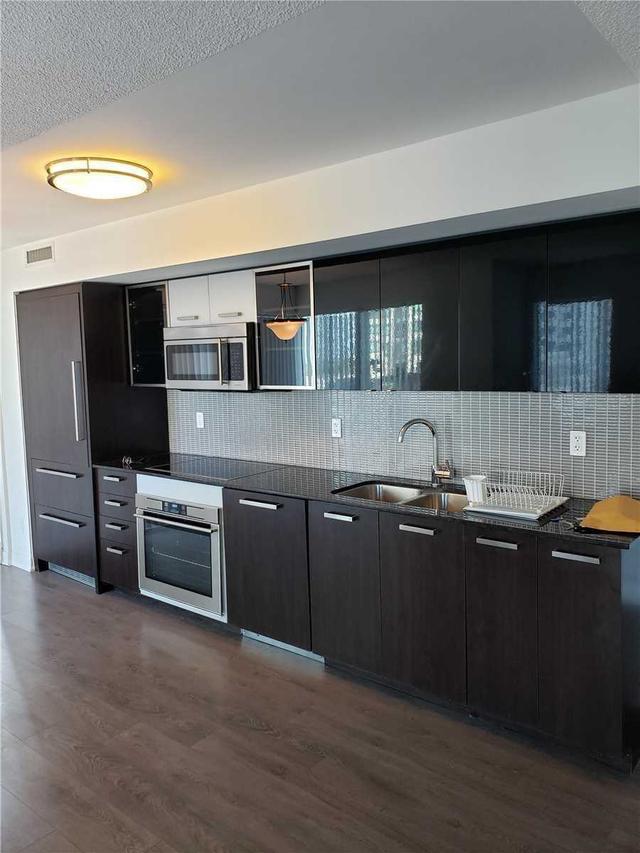 809 - 5162 Yonge St, Condo with 2 bedrooms, 1 bathrooms and 1 parking in Toronto ON | Image 2